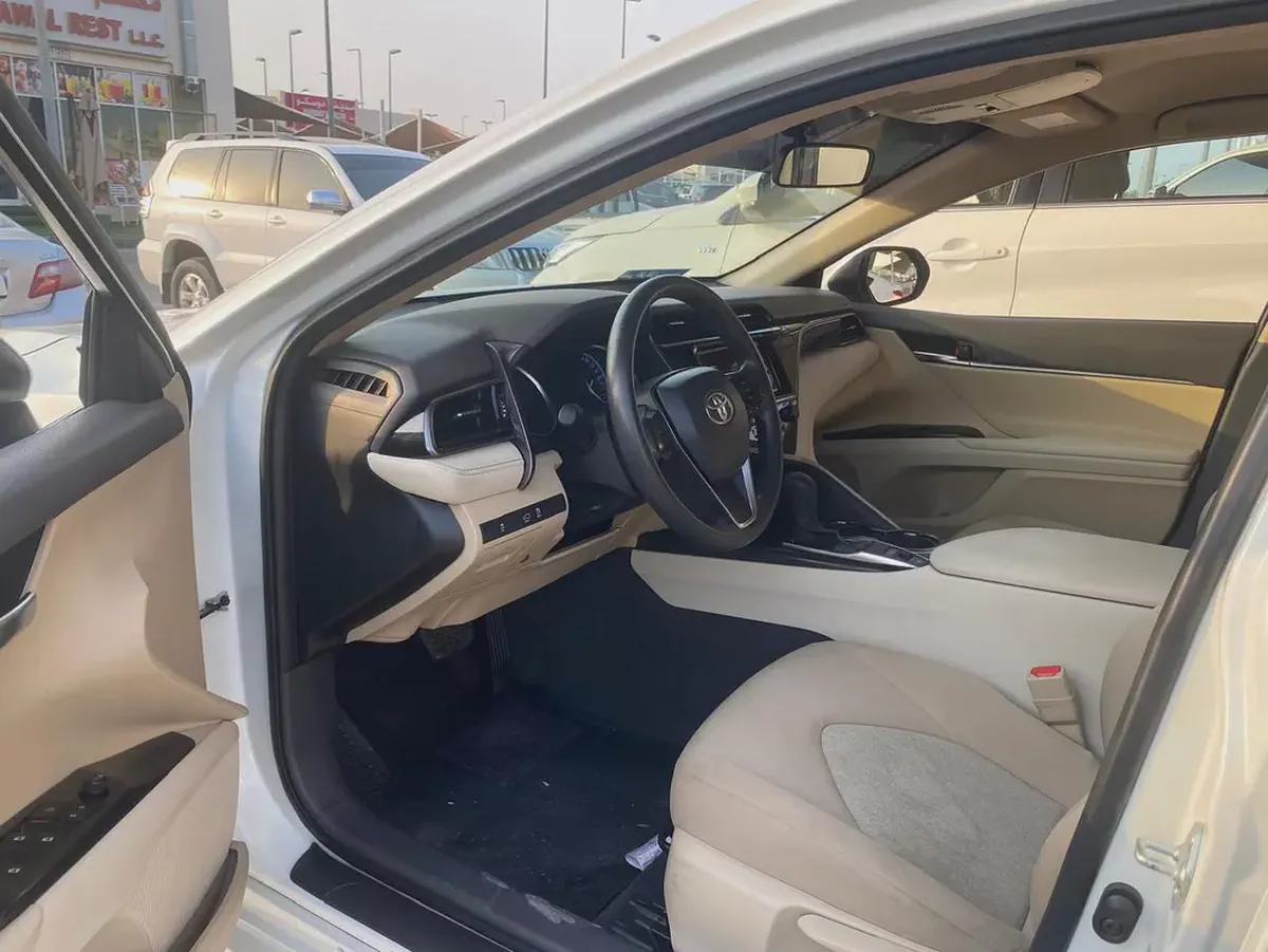 Toyota Camry 2020 White-14-14