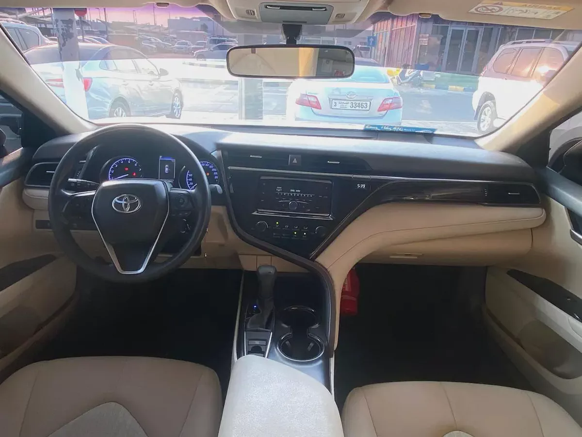 Toyota Camry 2020 White-15-15