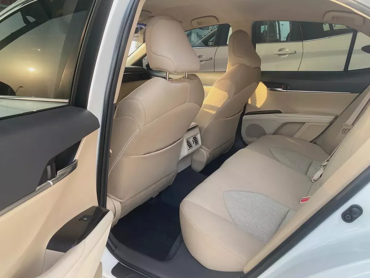 Toyota Camry 2020 White-17-17