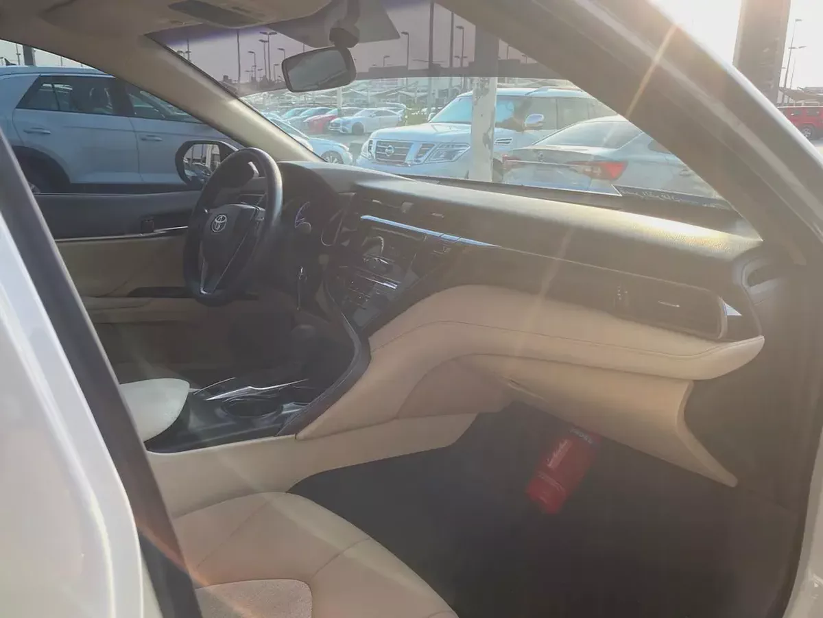 Toyota Camry 2020 White-18-18