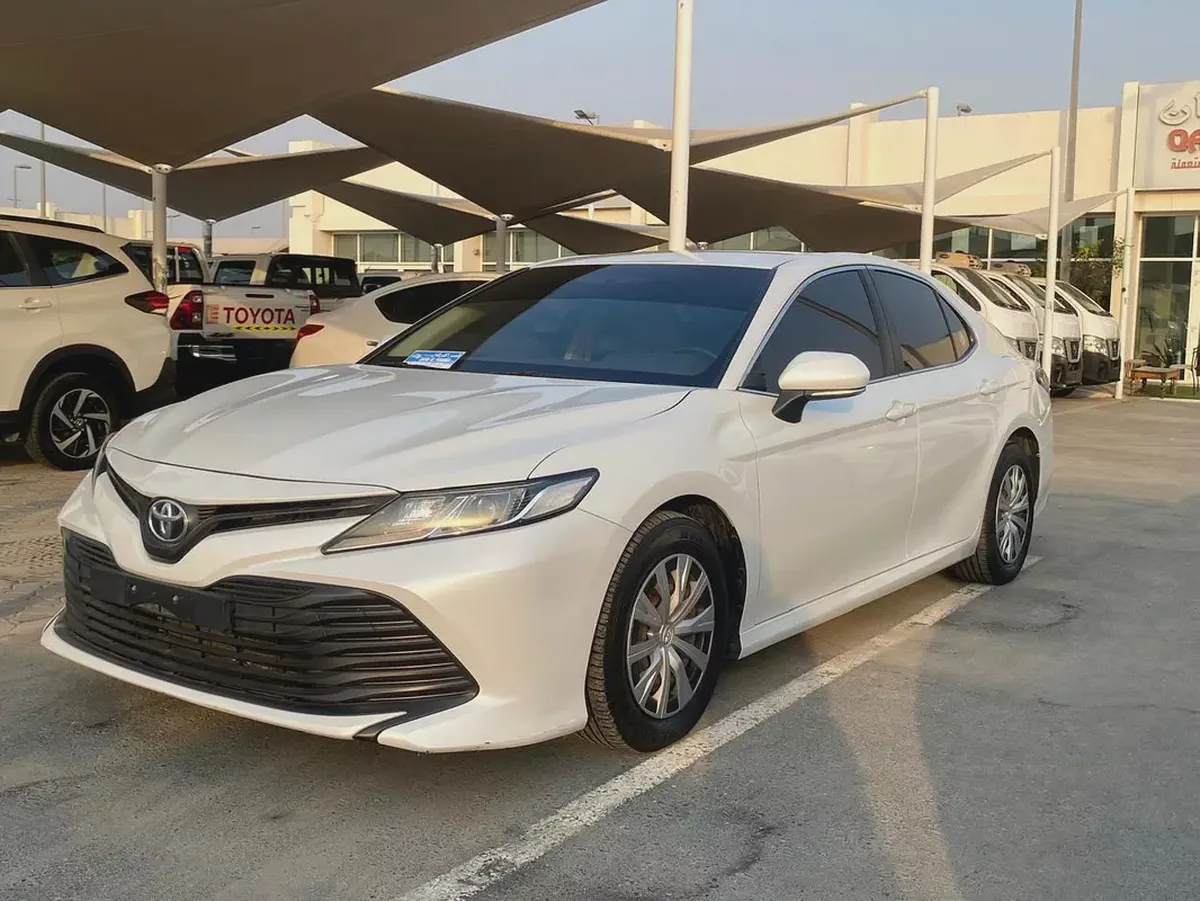 Toyota Camry 2020 White-2-2