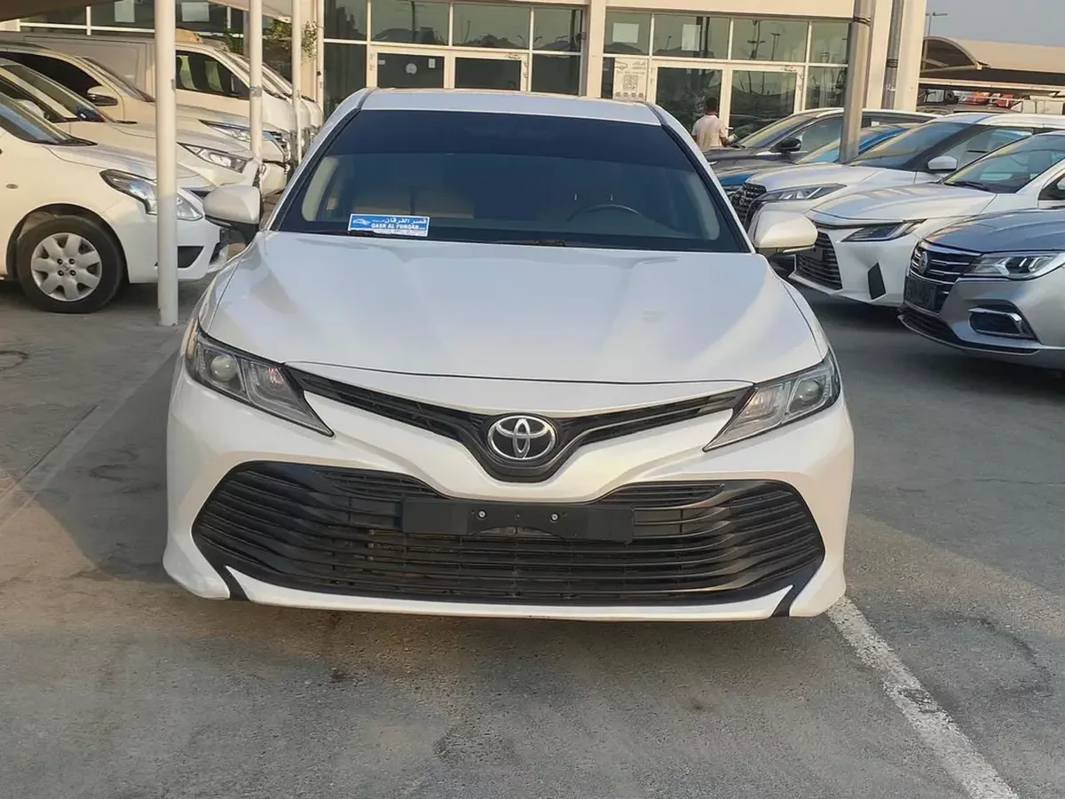 Toyota Camry 2020 White-3-3