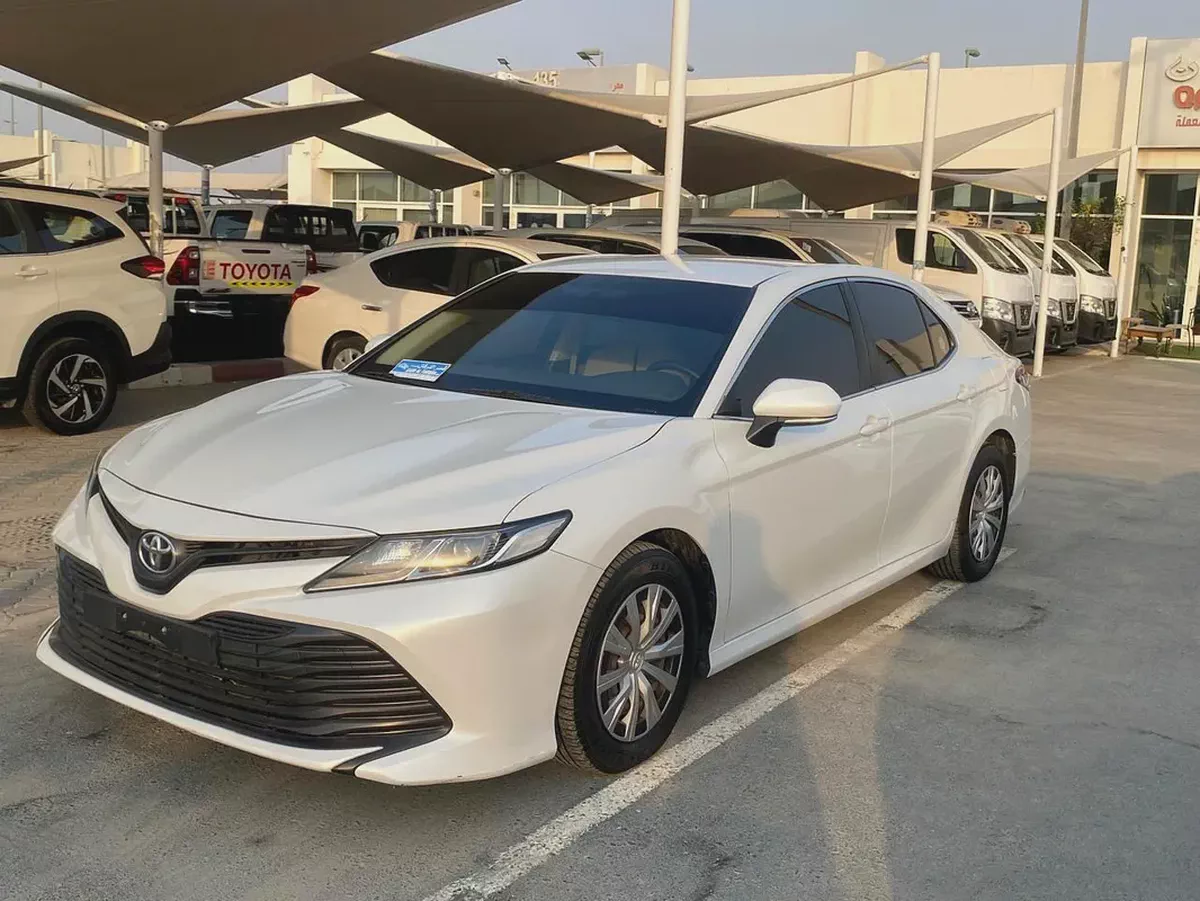 Toyota Camry 2020 White-4-4