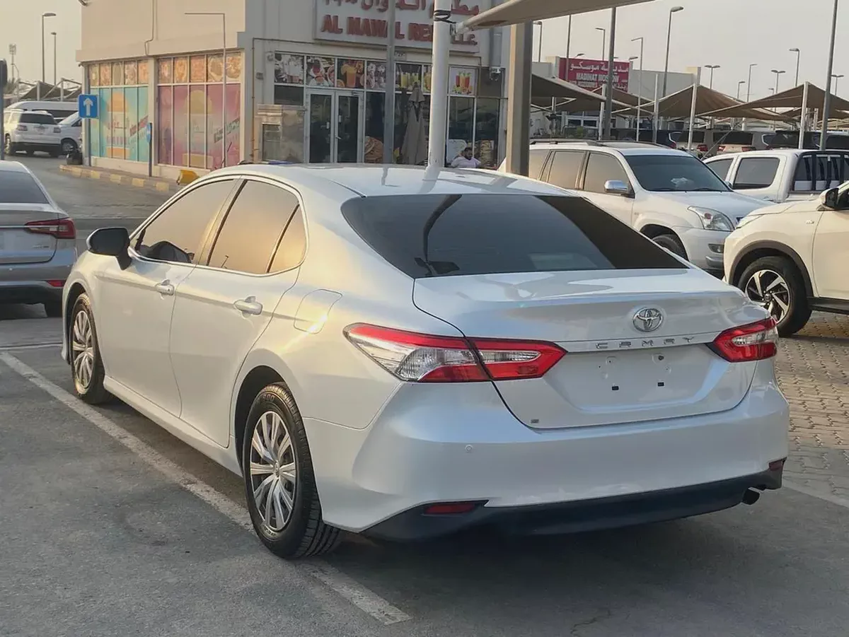 Toyota Camry 2020 White-7-7