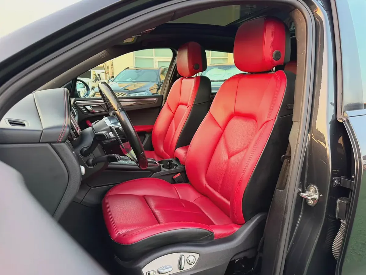 (2018) PORSCHE CAYMAN //STANDARD// GCC FULL OPTION -ORIGINAL PAINT--9-9