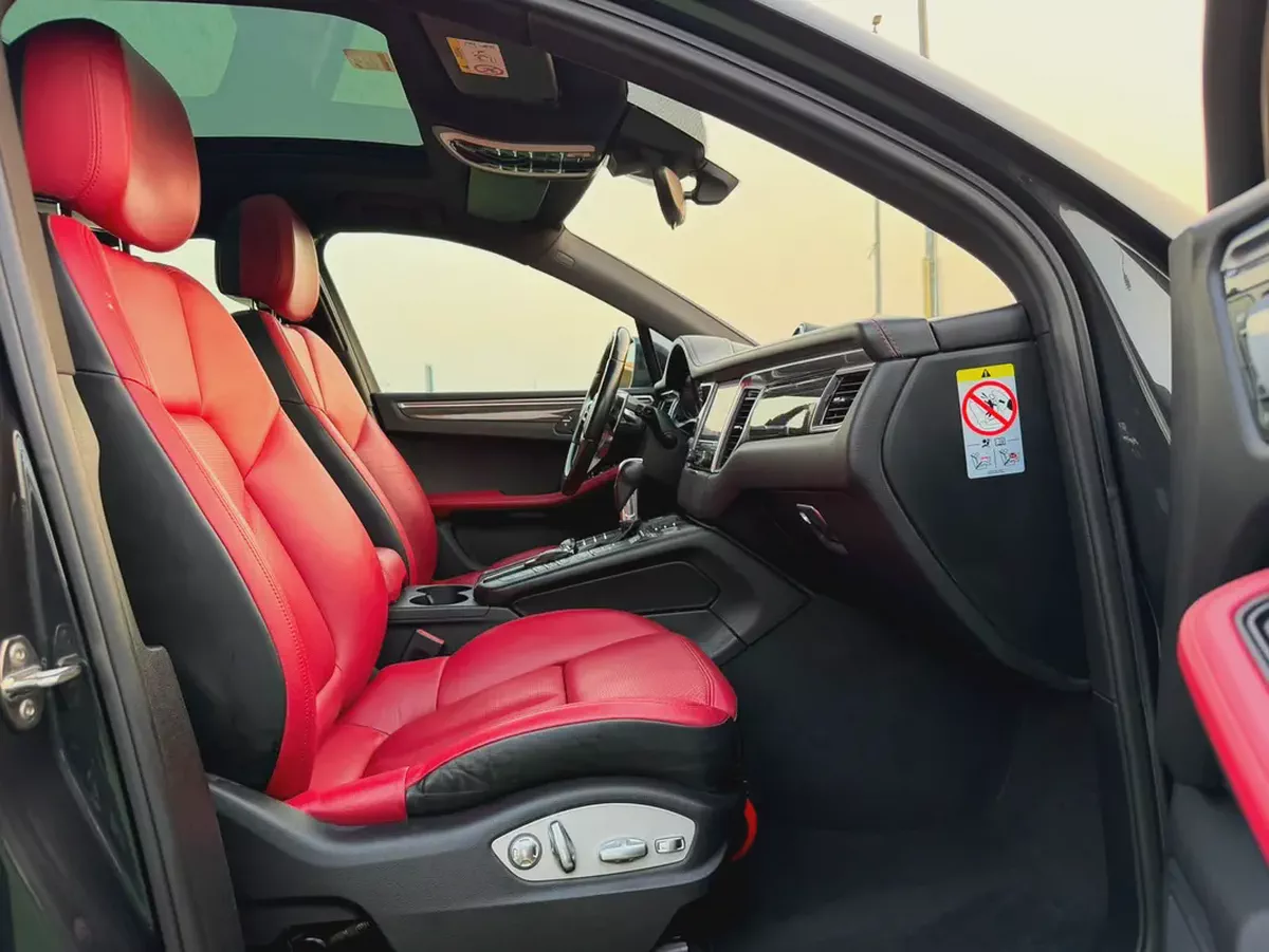 (2018) PORSCHE CAYMAN //STANDARD// GCC FULL OPTION -ORIGINAL PAINT--14-14
