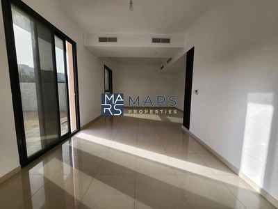 Luxury| Spacious| 4 Bedroom Townhouse| With Maid Room| Best Price| End Unit-2