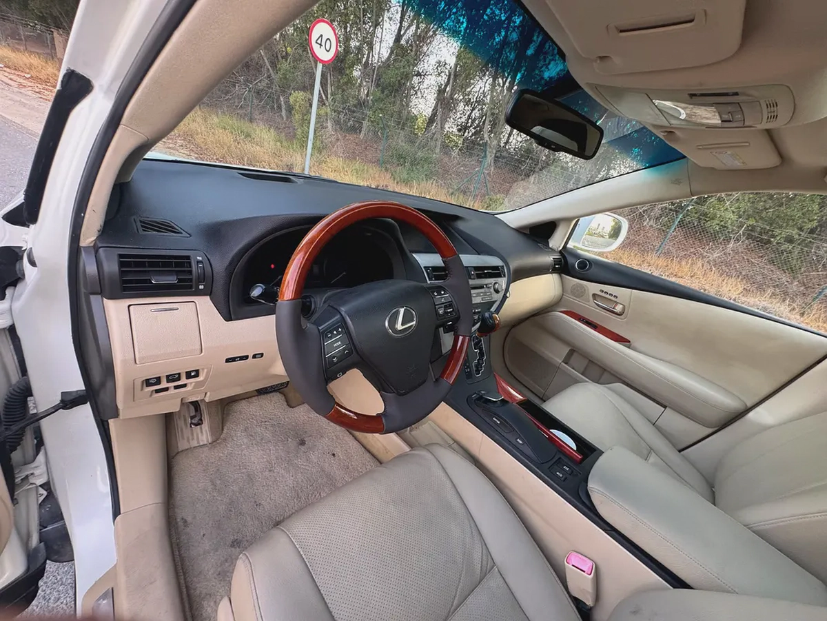 Lexus RX 350 Platinum 2011 | GCC Specs | Low Mileage | Pristine Condition-10-10