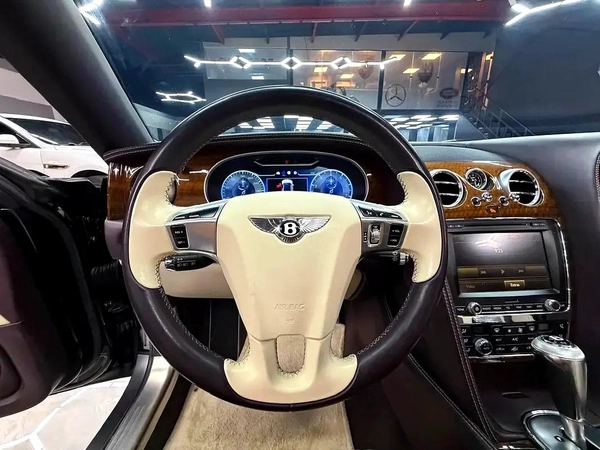 2015 GCC BENTLEY FLYING SPUR V8S LOW MILEAGE ACCIDENT FREE WARRANTY AVAILABLE