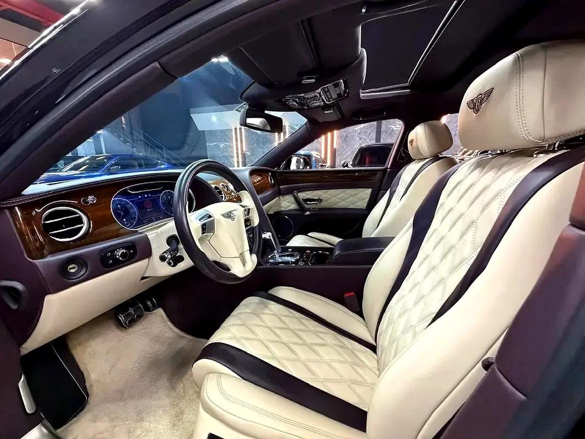 2015 GCC BENTLEY FLYING SPUR V8S LOW MILEAGE ACCIDENT FREE WARRANTY AVAILABLE-15-15
