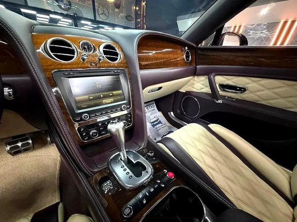 2015 GCC BENTLEY FLYING SPUR V8S LOW MILEAGE ACCIDENT FREE WARRANTY AVAILABLE