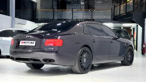2015 GCC BENTLEY FLYING SPUR V8S LOW MILEAGE ACCIDENT FREE WARRANTY AVAILABLE