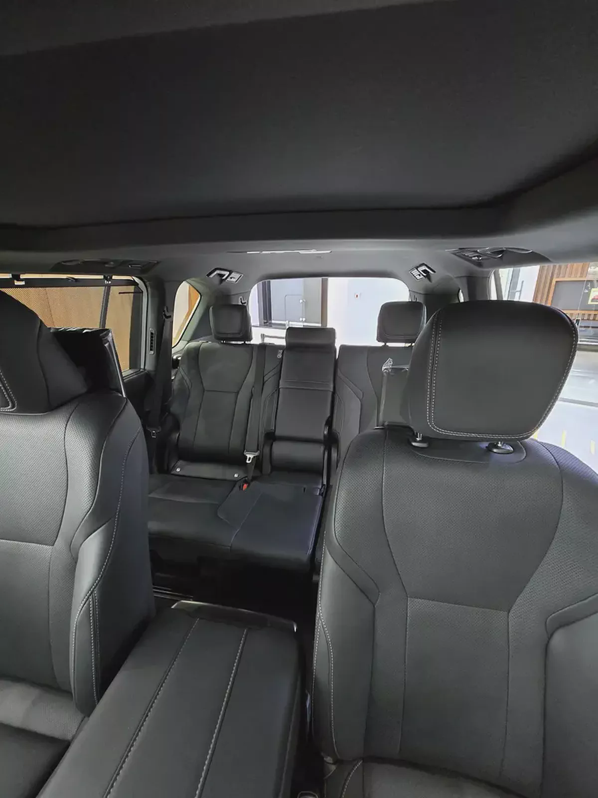 Lexus LX 700h Signature 2025 GCC Specs | Brand New Luxury Hybrid-7-7