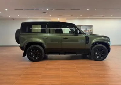 Land Rover Defender P400 Dynamic SE-8