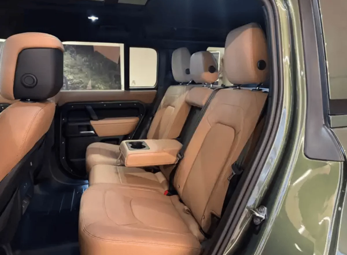 Land Rover Defender P400 Dynamic SE-7-0
