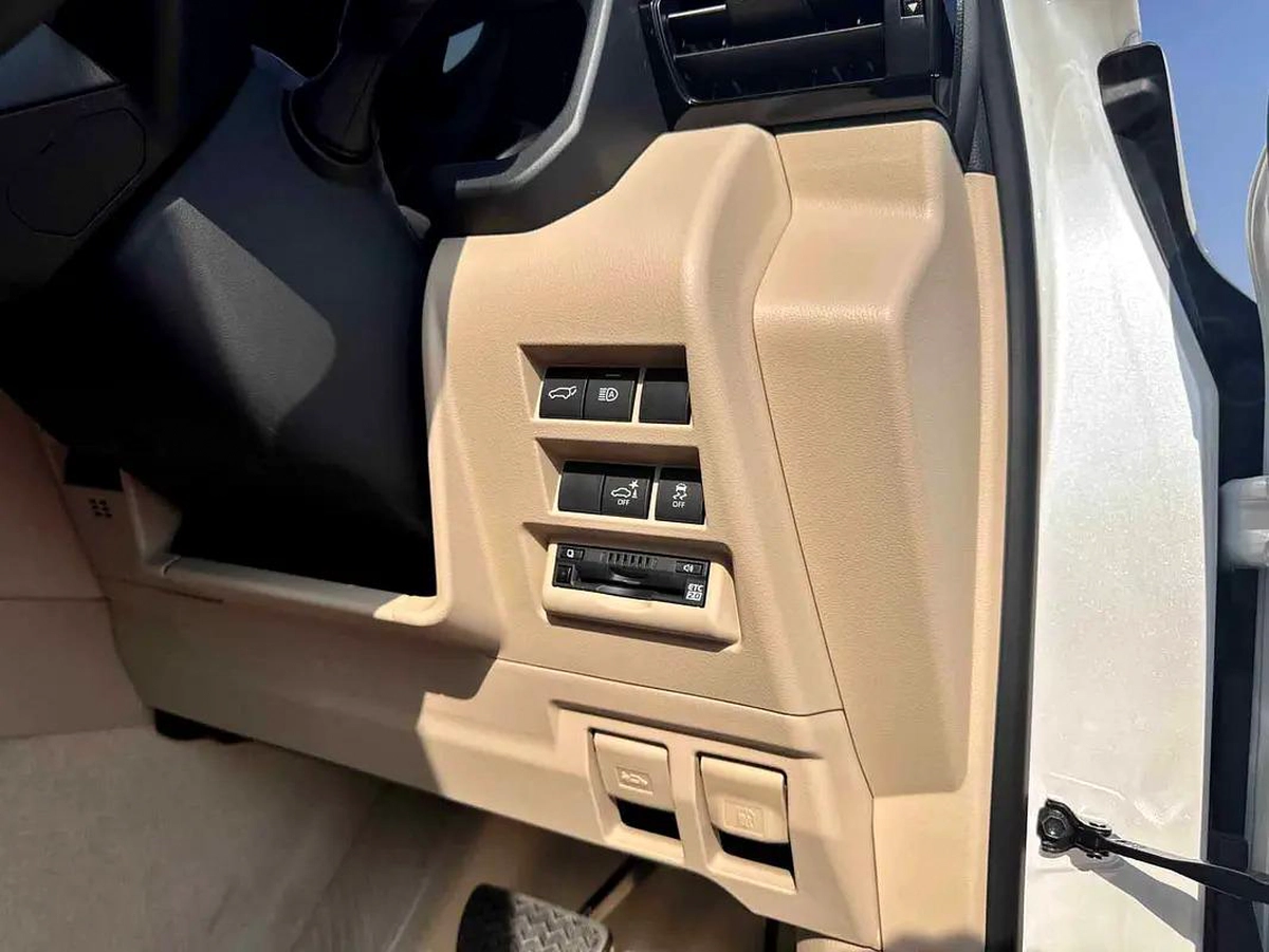 2024 (RIGHT HAND DRIVING) LAND CRUISER 300 ZX 3.5L PETROL 7-SEATS BRAND NEW 0KM FOR EXPORT ONLY