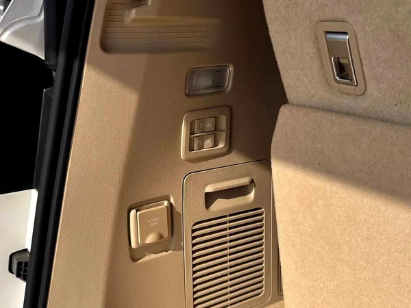 2024 (RIGHT HAND DRIVING) LAND CRUISER 300 ZX 3.5L PETROL 7-SEATS BRAND NEW 0KM FOR EXPORT ONLY