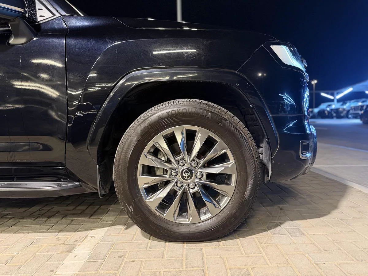 Toyota Land Cruiser VXR 3.5L-8-8