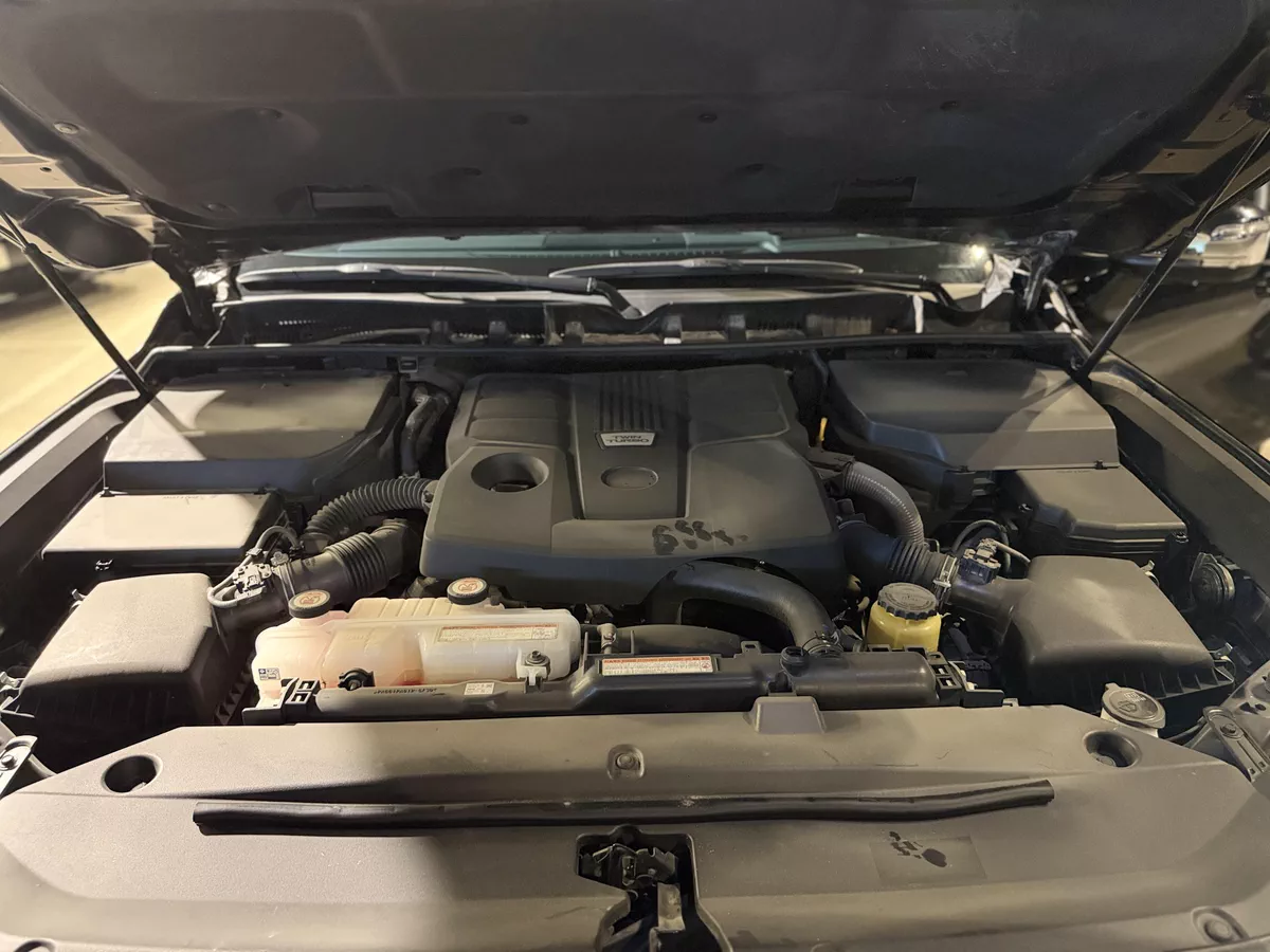 Toyota Land Cruiser VXR 3.5L-6-6