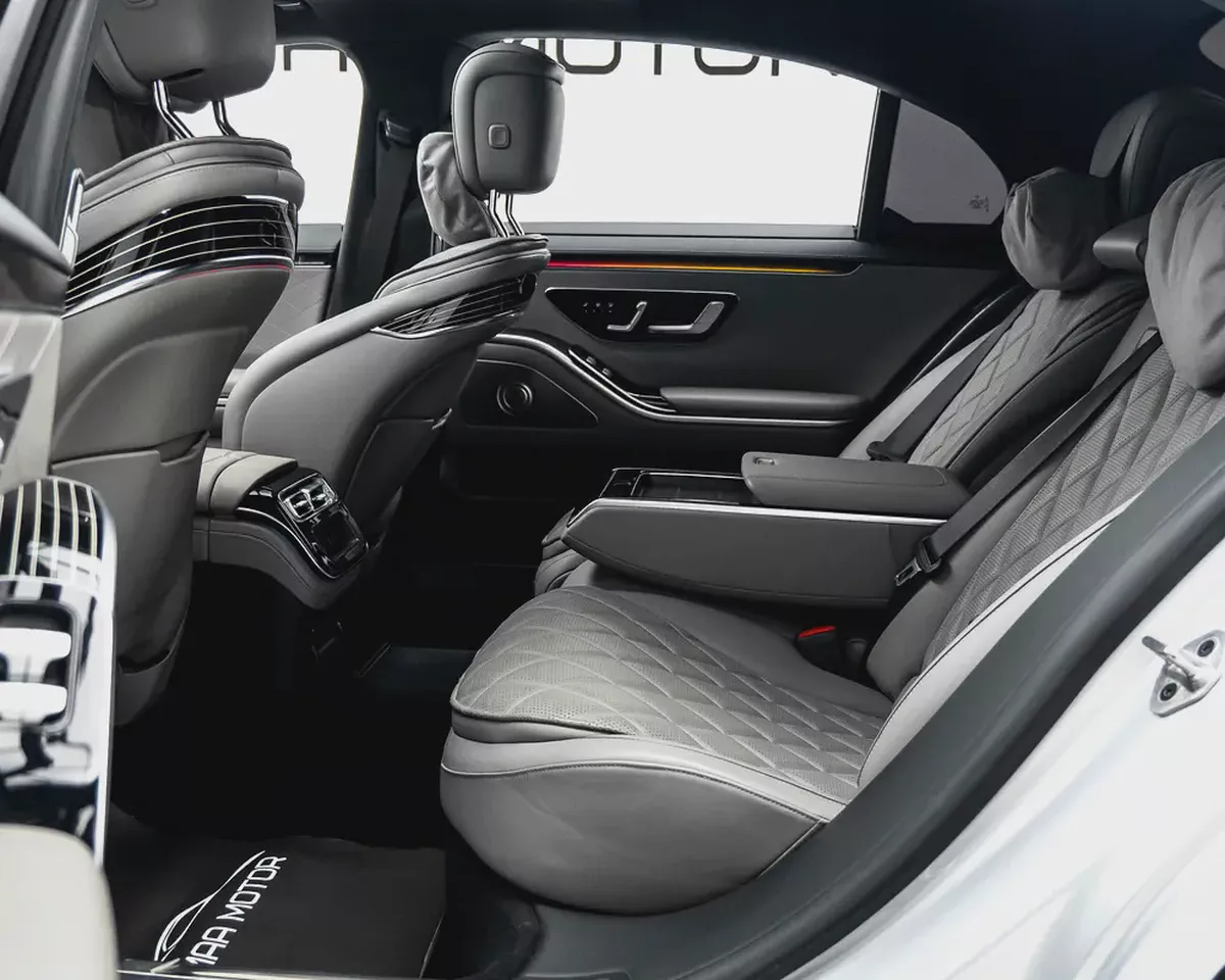 Pristine 2022 Mercedes-Benz S 580 - Luxury Sedan - Loaded with Options-7-7