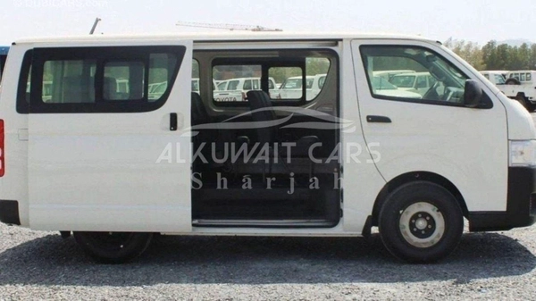 Toyota Hiace (NEW) Toyota Hiace 15seat 2.5L Diesel V4 MT 2025