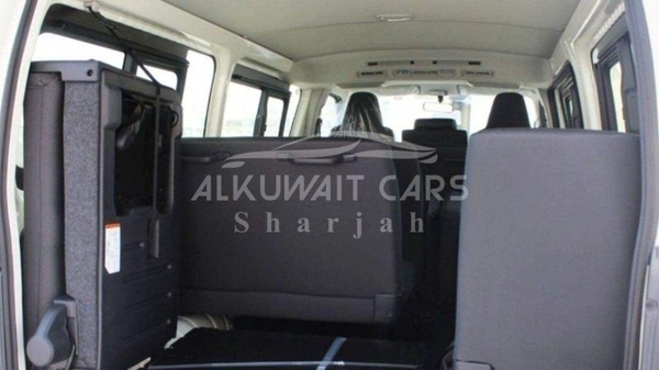 Toyota Hiace (NEW) Toyota Hiace 15seat 2.5L Diesel V4 MT 2025