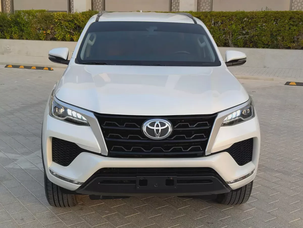 Toyota Fortuner 2023 EXR | GCC Specs | Low Mileage | Excellent Condition-2-2