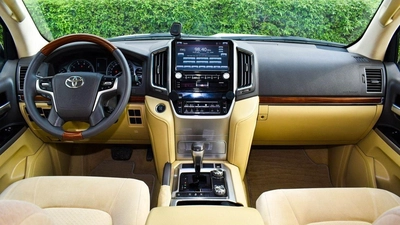 Toyota Land Cruiser EXR 5.7 V8-4