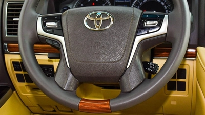 Toyota Land Cruiser EXR 5.7 V8-8