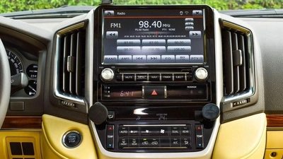 Toyota Land Cruiser EXR 5.7 V8-9