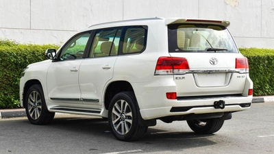 Toyota Land Cruiser EXR 5.7 V8-13