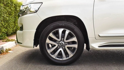 Toyota Land Cruiser EXR 5.7 V8-15