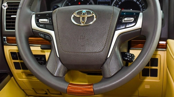 Toyota Land Cruiser EXR 5.7 V8