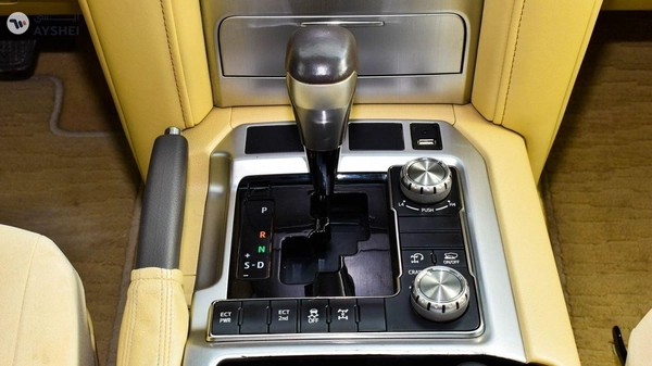Toyota Land Cruiser EXR 5.7 V8