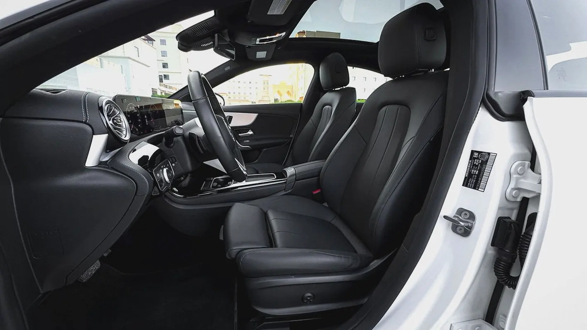 2025 Mercedes-Benz CLA 250 4MATIC | Warranty | AMG PACKAGE-15-15