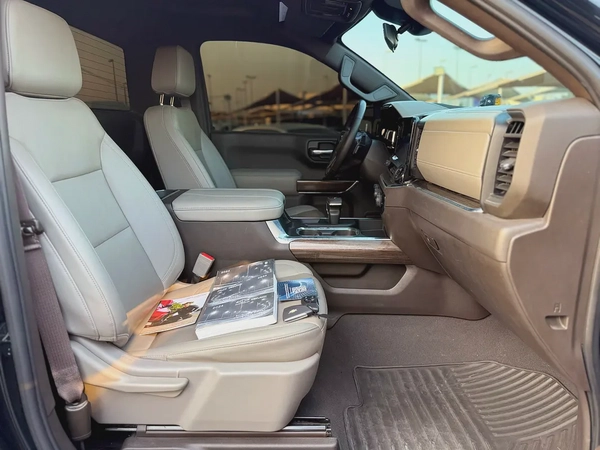 Chevrolet Silverado Z71, 2024 model, Gulf specification