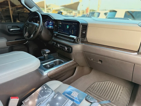 Chevrolet Silverado Z71, 2024 model, Gulf specification