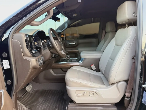 Chevrolet Silverado Z71, 2024 model, Gulf specification