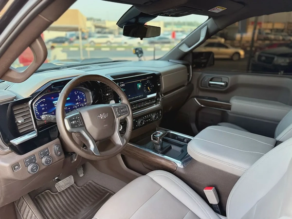 Chevrolet Silverado Z71, 2024 model, Gulf specification