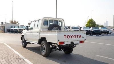 Toyota Land Cruiser Pick Up-13