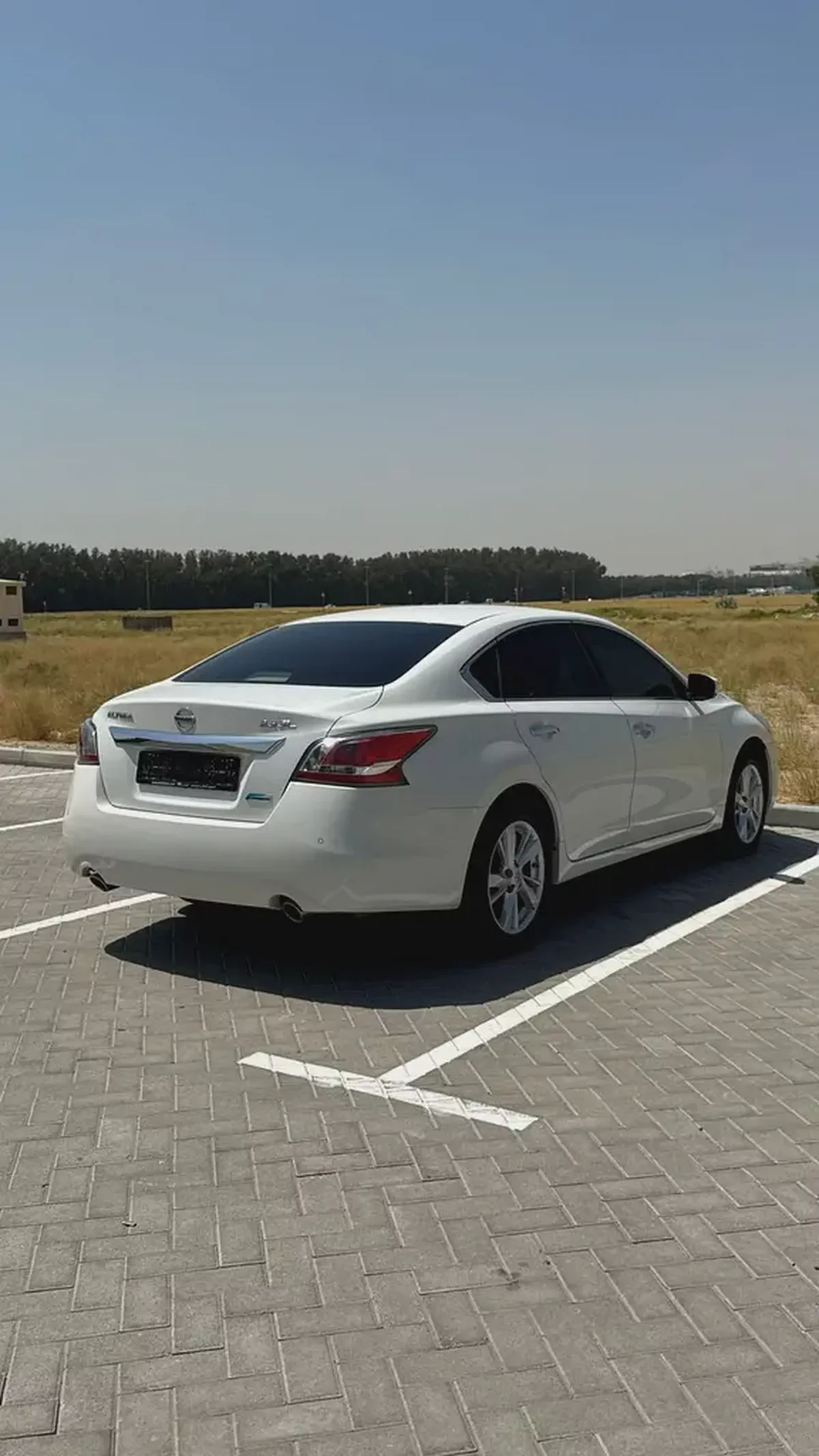 Nissan Altima SL | 2015 | GCC | Full Option | 151,000 km | White / Beige | Fully Serviced-5-5