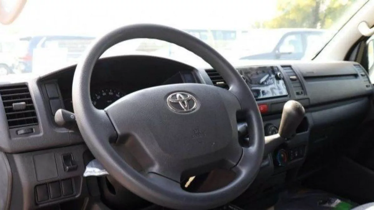 Toyota Hiace DLS - STD ROOF Toyota hiace 2.5L MY2025 diesel standard roof for export only-5-0
