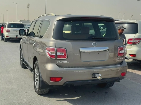 Nissan patrol 2014 fullopshin Gary color GCC Caleb car