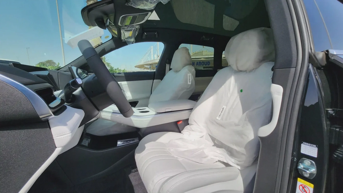 XPENG G9 (Black White-Interior)-5-5
