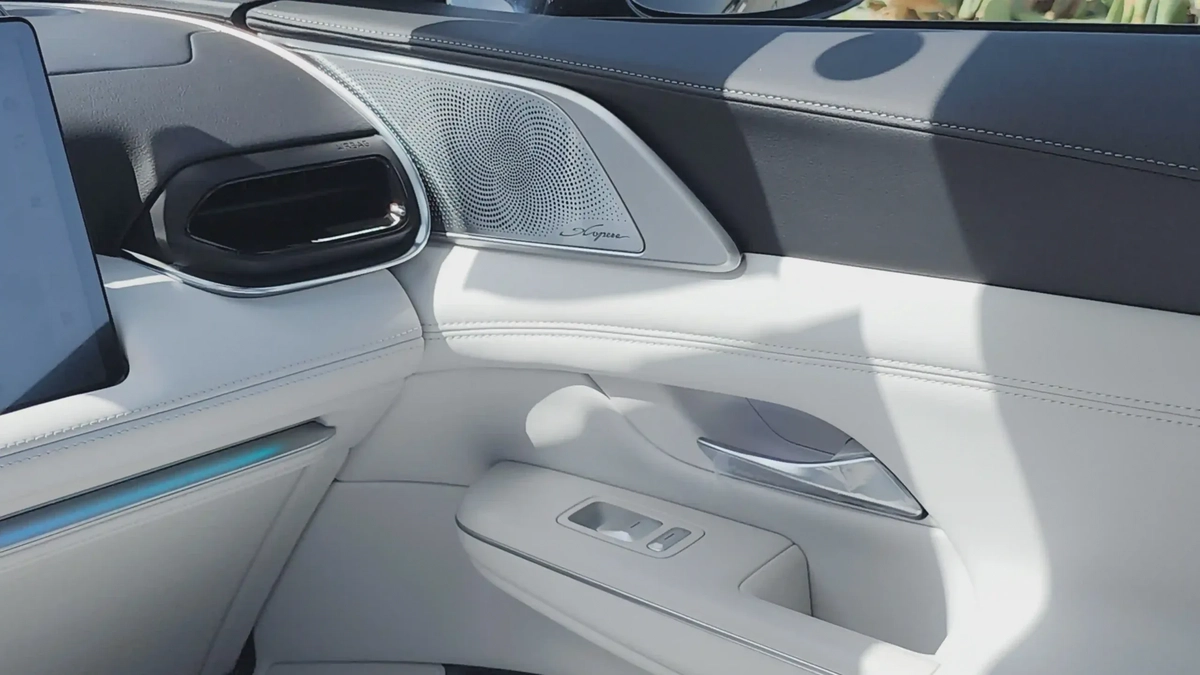 XPENG G9 (Black White-Interior)-11-11