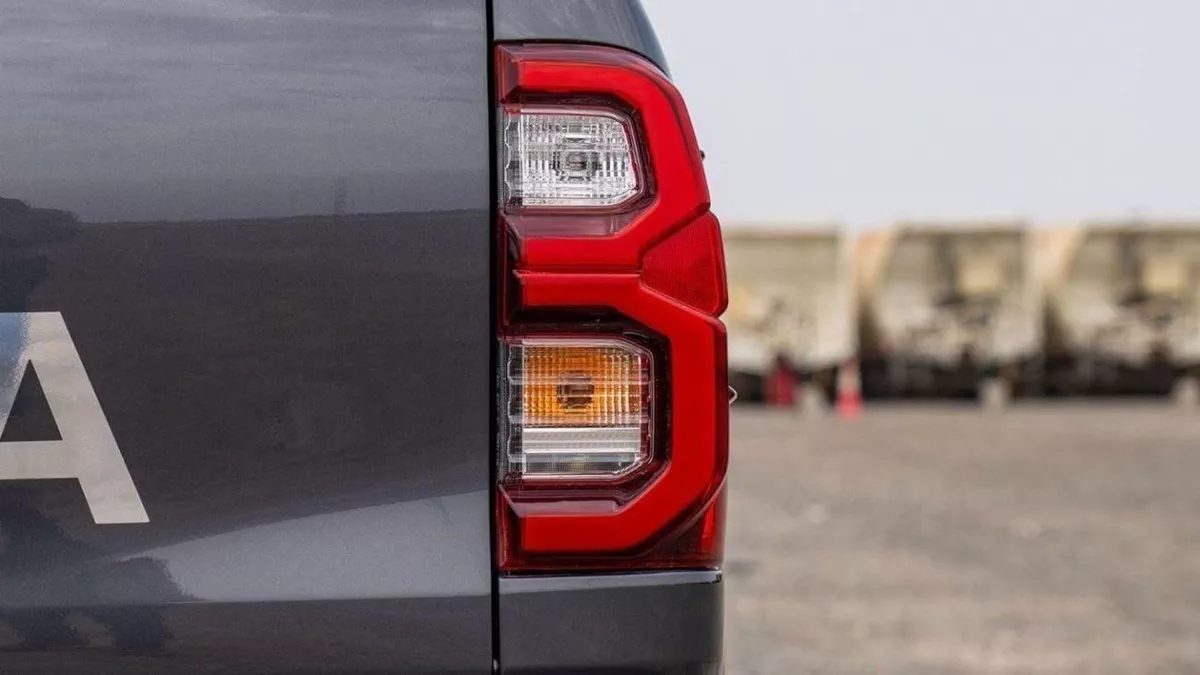 Toyota Hilux ADVENTURE-10-0