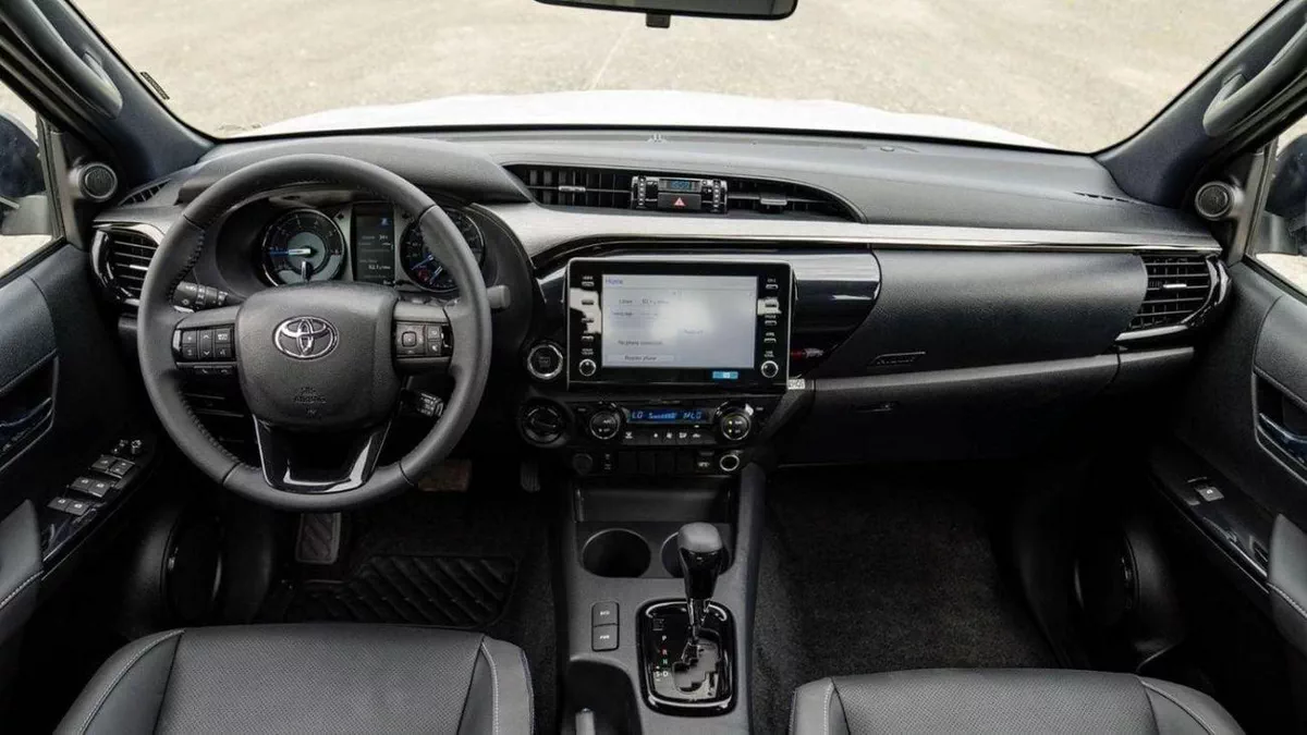 Toyota Hilux ADVENTURE-11-0