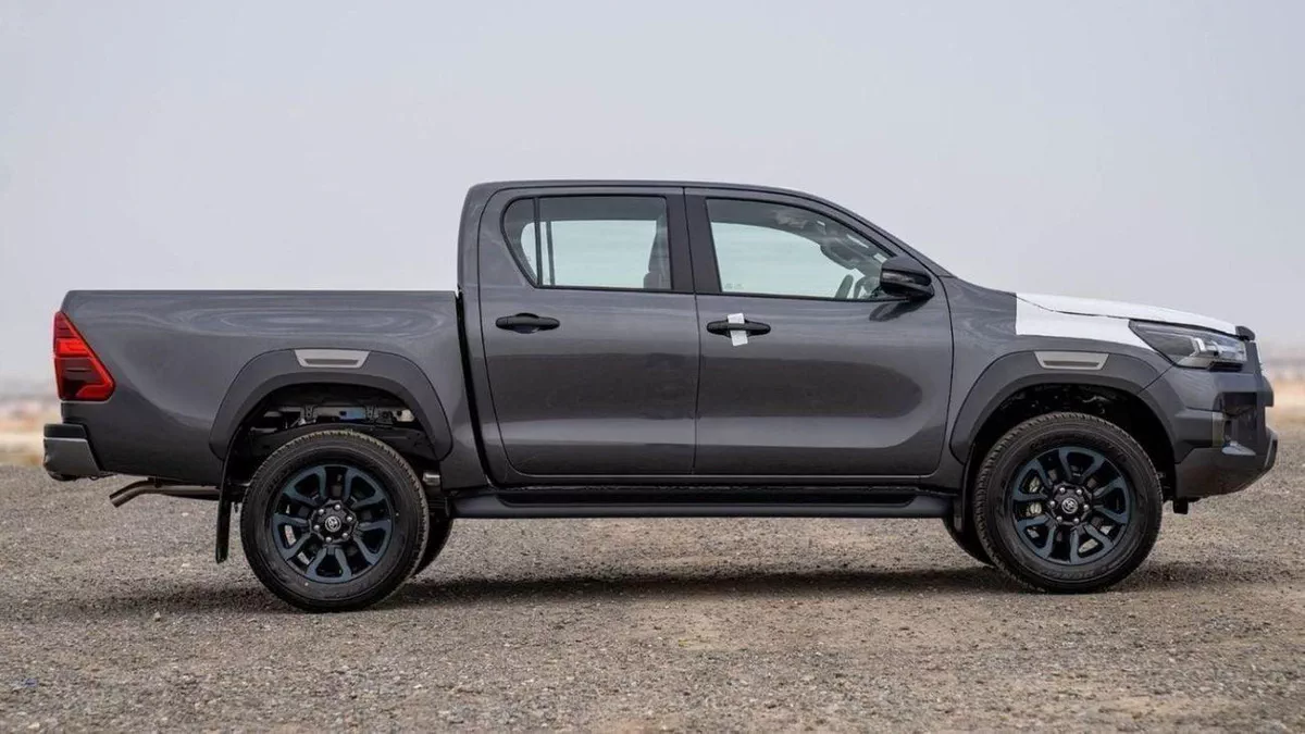Toyota Hilux ADVENTURE-8-0