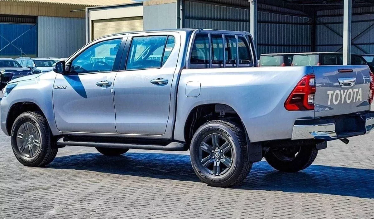 Toyota Hilux SGLX Toyota Hilux 2.4L Diesel AT Full Option MY2025_Silver-6-0