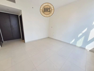 Prime location Huge 1bhk 2bathrooms in 75k balcony wardrobes 1parking free-3